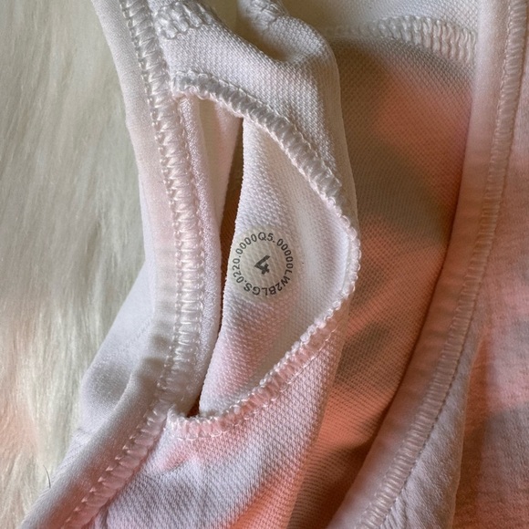 Lululemon Size 4, Ebb to Train Bra, Medium Support, C/D Cup - Picture 5 of 7